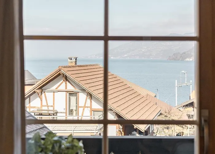 Skandi Mit Seesicht Nahe Interlaken *